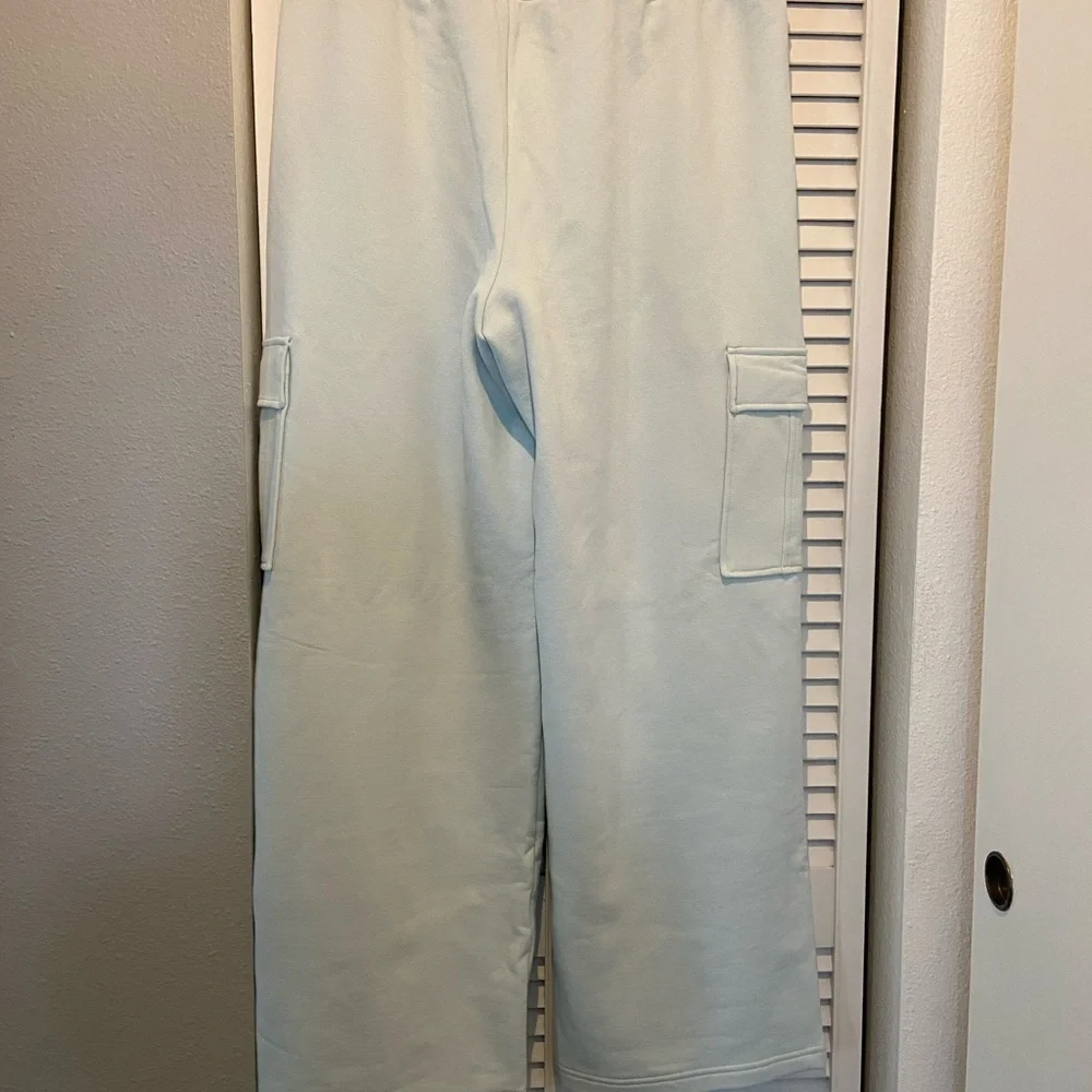 Athleta Glacier Easy Fleece Straight Cargo Pant and Easy Fleece crop. - Picture 2 of 9